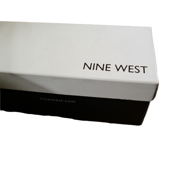 Sandals - Picture 2 of 3